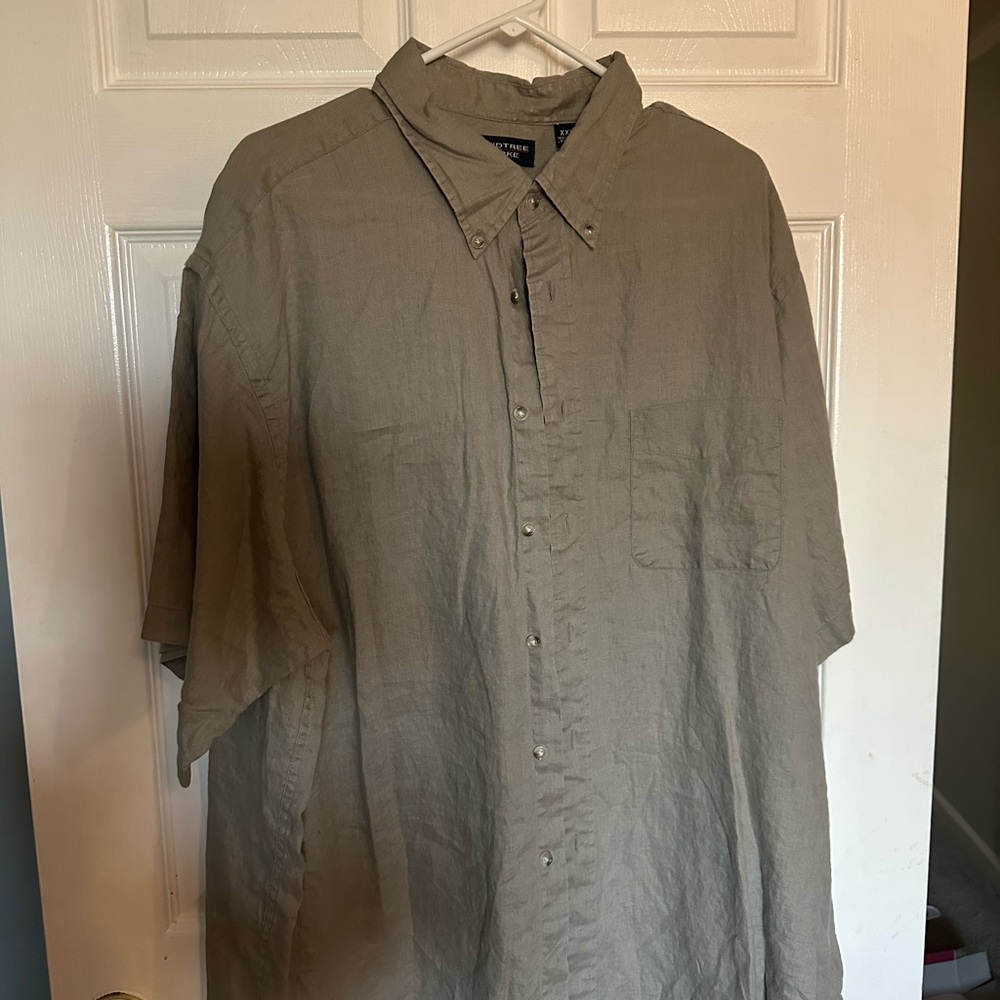 Roundtree & Yorke Men's Short-Sleeve Button-Down Shirt in Light Gray